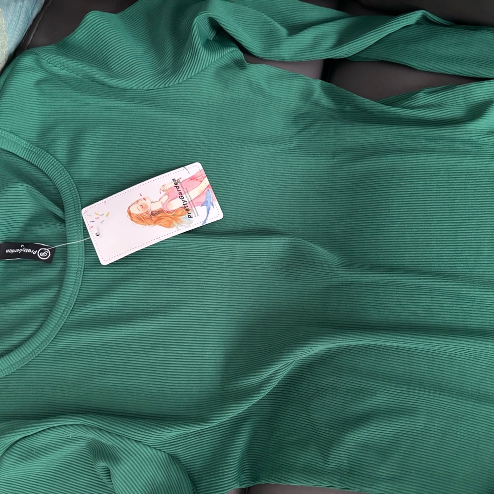 Green Skirt Set - Picture 2 of 2